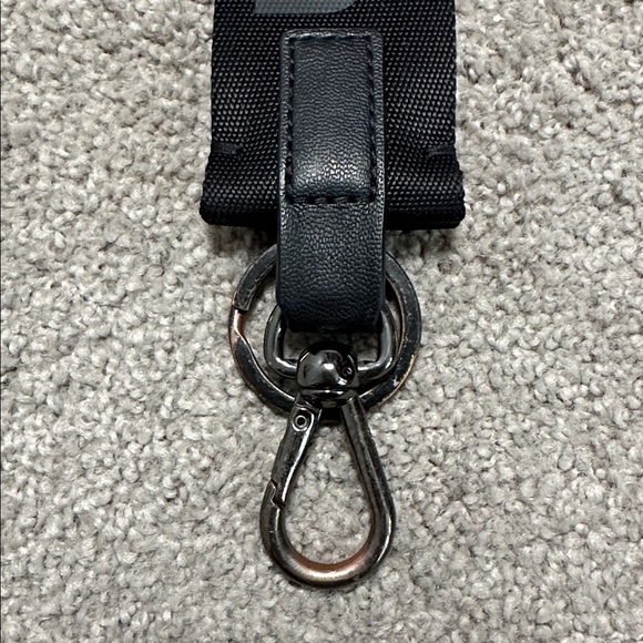 Lululemon Never Lost Black Keychain - Picture 3 of 4